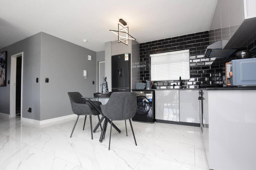 קייפטאון Exclusive Ultra-Luxury A Cut Above Apartments Century City By Vvip Bookings מראה חיצוני תמונה