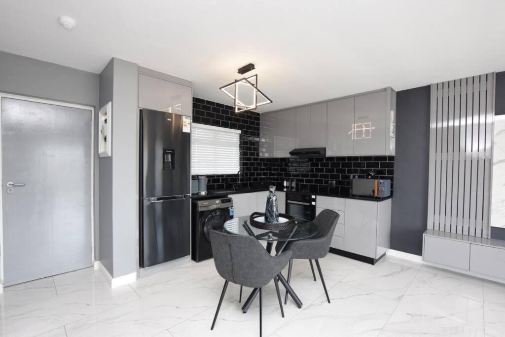 קייפטאון Exclusive Ultra-Luxury A Cut Above Apartments Century City By Vvip Bookings מראה חיצוני תמונה